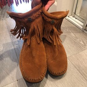 Minnetonka high top back zippered boots suede